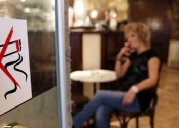 Οι Λαρισαίοι μη καπνιστές δεν… τηλεφωνούν στην αστυνομία!