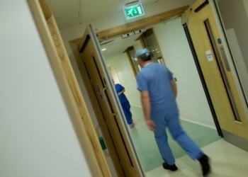 Προχωρούν οι προσλήψεις γιατρών, παραμένουν οι επικουρικοί – Νέες πιστώσεις στα Νοσοκομεία