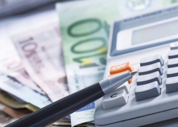 Φόροι: Ερχονται ραβασάκια από την εφορία για τα αναδρομικά