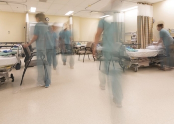 Φεύγουν από τα νοσοκομεία τα επείγοντα περιστατικά – Τριπλό χτύπημα στα ράντζα