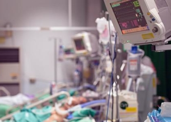 Υπογράφεται μνημόνιο συνεργασίας ΠΕΙΚ-ΕΟΠΥΥ για κλίνες ΜΕΘ