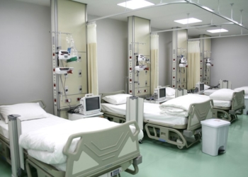 Ο Κικίλιας «παίρνει» κλίνες εντατικής από τους ιδιώτες